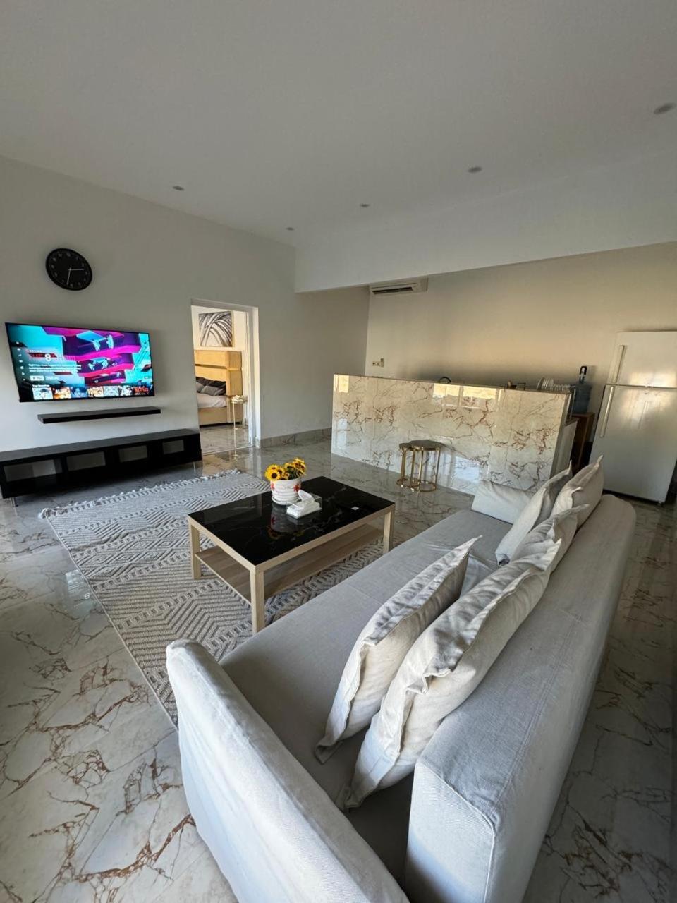 Holiday home Luxury Near Yas Island With Swimming Pool, Bbq Area & Majlis