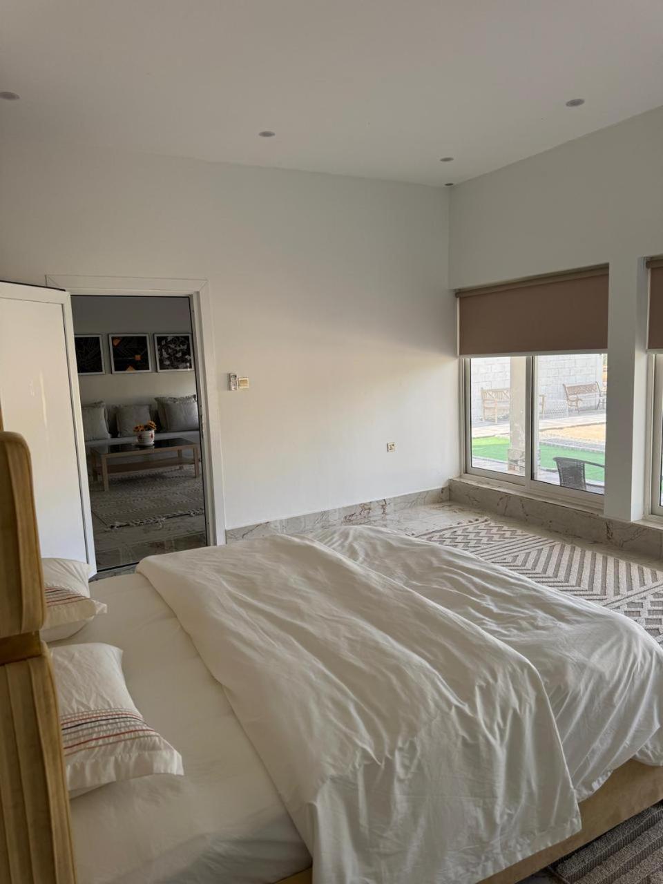 Luxury Near Yas Island With Swimming Pool, Bbq Area & Majlis *